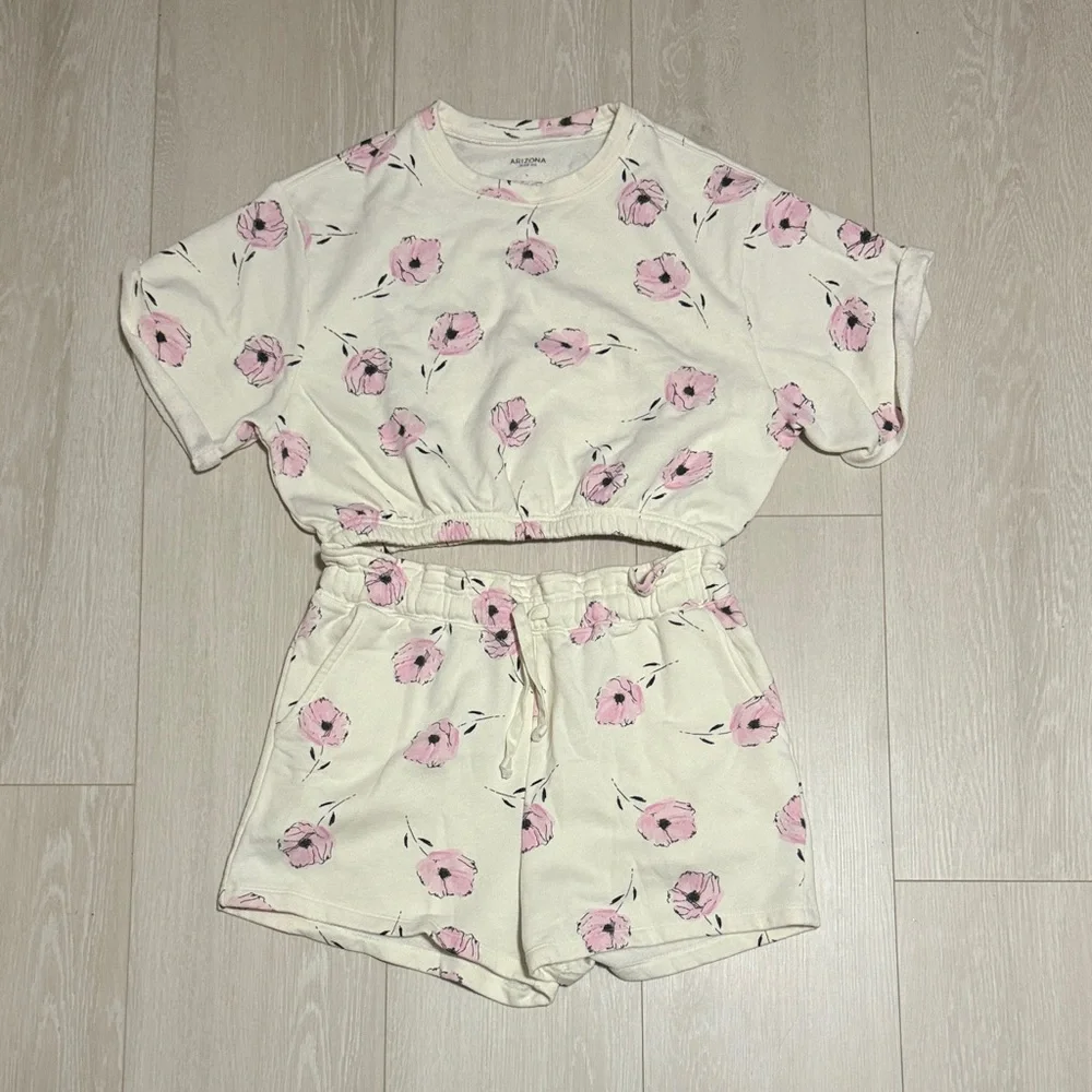 Arizona Jean Company Floral Top And High Waist Shorts in Pink and Cream Set - Picture 2 of 9